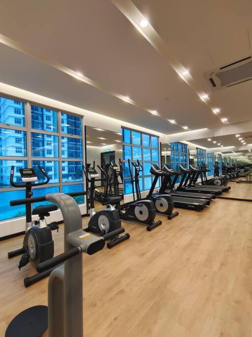A1403 Jb City Sks Habitat Larkin 2Br 6Pax 100Mbps Netflix!! By Stay Джохор Бахру Екстериор снимка