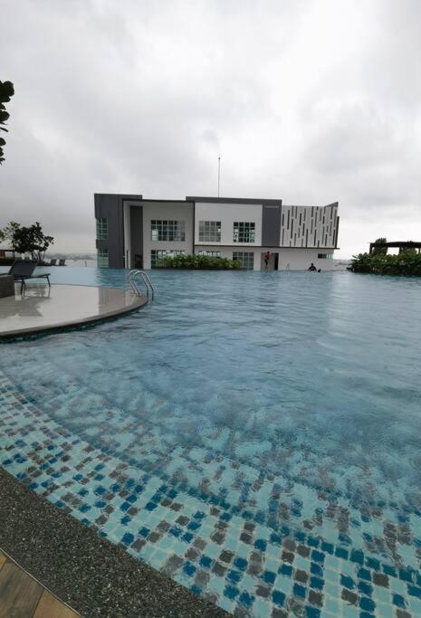 A1403 Jb City Sks Habitat Larkin 2Br 6Pax 100Mbps Netflix!! By Stay Джохор Бахру Екстериор снимка