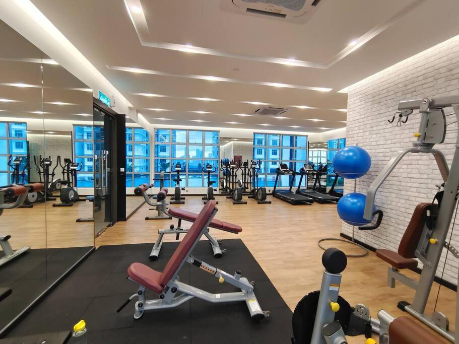 A1403 Jb City Sks Habitat Larkin 2Br 6Pax 100Mbps Netflix!! By Stay Джохор Бахру Екстериор снимка