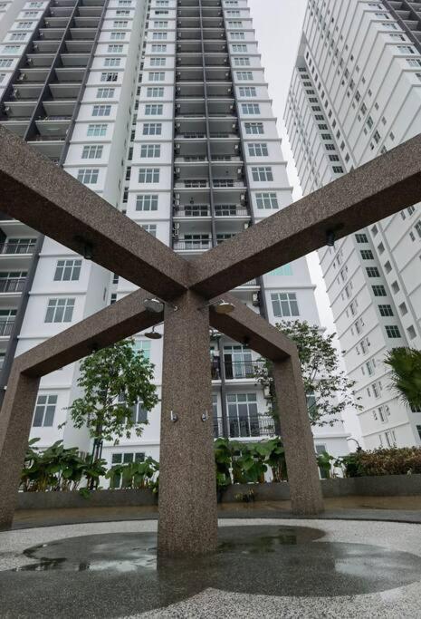 A1403 Jb City Sks Habitat Larkin 2Br 6Pax 100Mbps Netflix!! By Stay Джохор Бахру Екстериор снимка