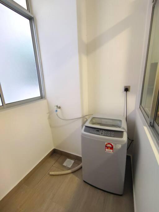 A1403 Jb City Sks Habitat Larkin 2Br 6Pax 100Mbps Netflix!! By Stay Джохор Бахру Екстериор снимка