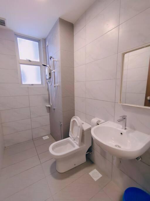 A1403 Jb City Sks Habitat Larkin 2Br 6Pax 100Mbps Netflix!! By Stay Джохор Бахру Екстериор снимка